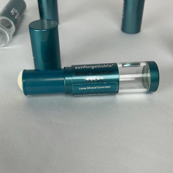 NEW 5 Pack Retractable Travel Makeup Brushes Refillable Foundation Compact EMPTY - Picture 5 of 15